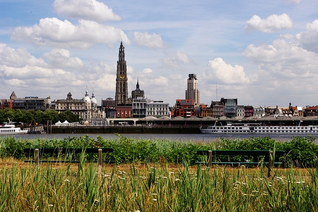 Foto van Antwerpen achter de Schelde.