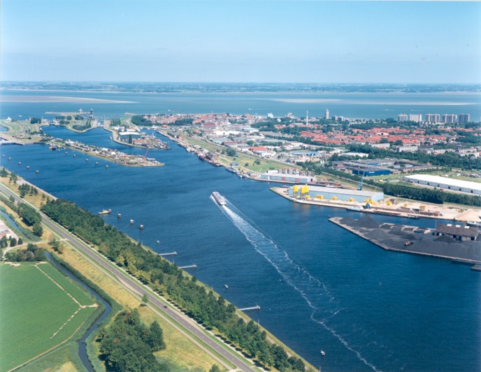 Luchtfoto van het Kanaal Gent-Terneuzen.