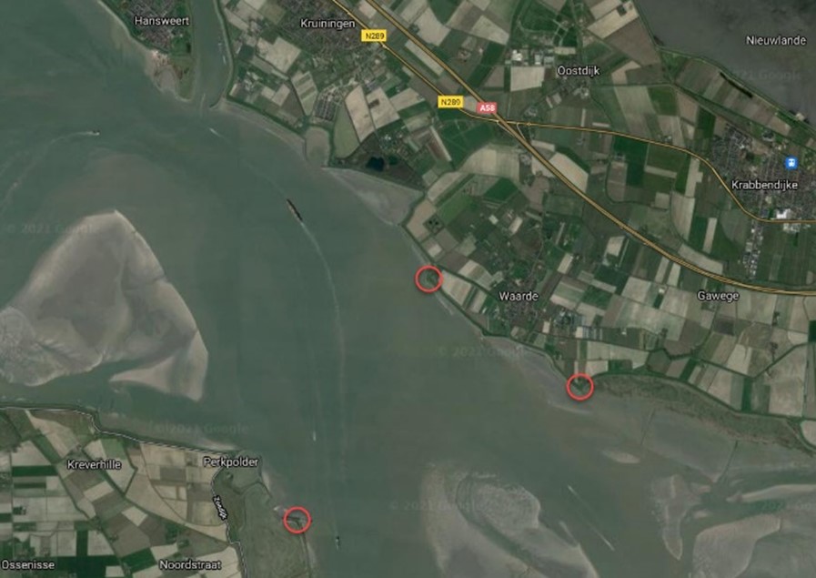 Luchtfoto met de drie locaties voor meetpunten van het HF-systeem: aan de weerszijden van het dorp Waarde, en bij de Perkpolder.